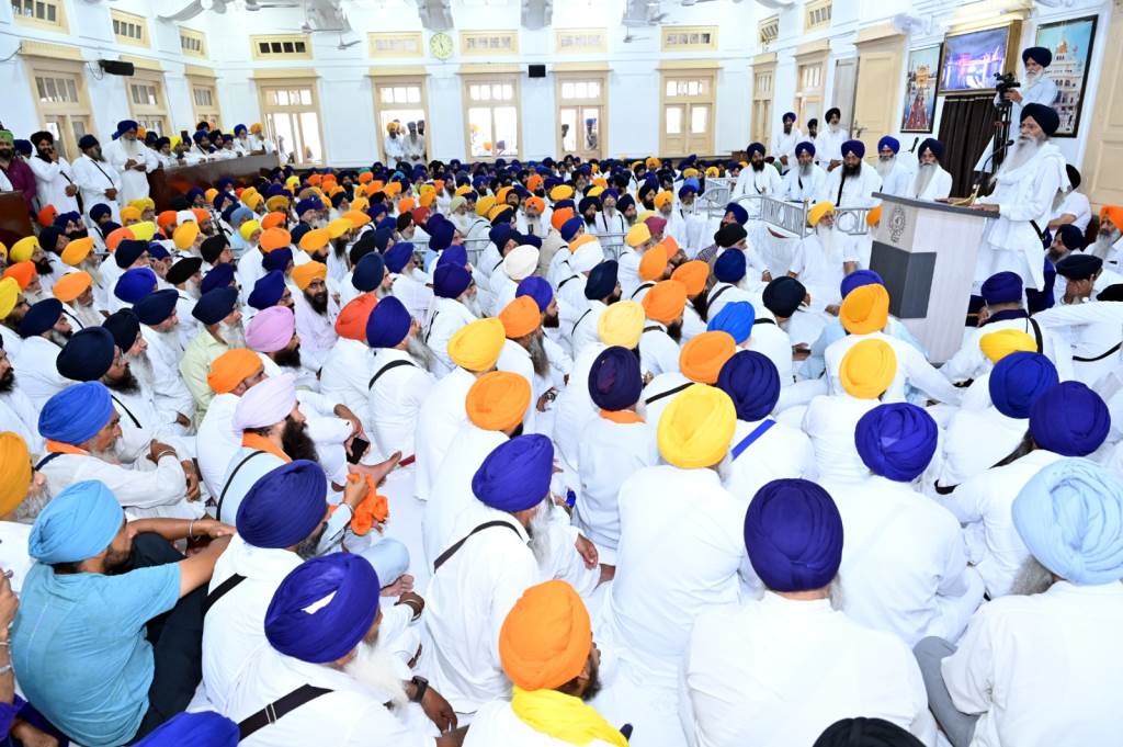 Protest at Bangla Sahib Gurdwara Gate for release of Sikhs in jails
